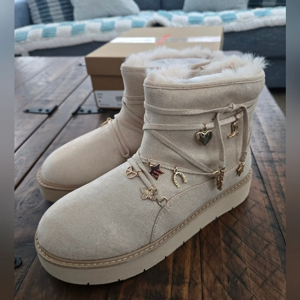Steve Madden Kids' SIGMA Sand Lug Faux Fur Girls' Ankle Boot. Size 4. New.